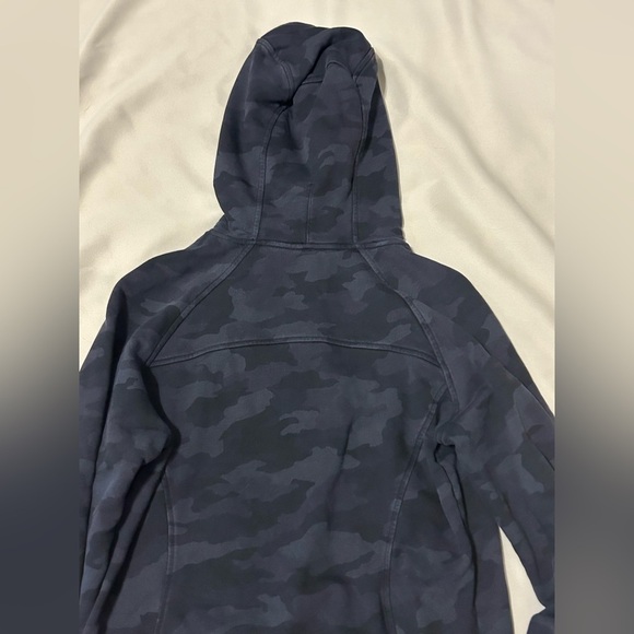 Lululemon Loungeful Hoodie in Heritage 365 Camo Deep Coal Multi - Size 4 - Picture 7 of 8